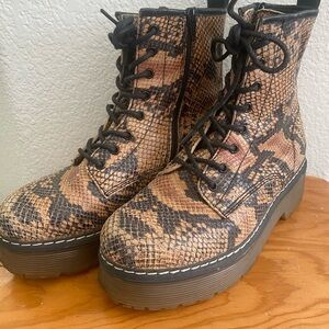 Snakeskin heavy sole lace up boot size 9